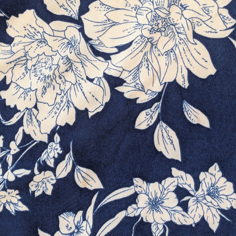 Modern Attraction Navy Floral Tank Top V-Neck Strappy Back Size M - Picture 6 of 6